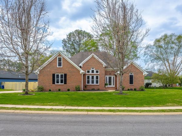1618 Gunston Hall Road, Hixson, TN 37343