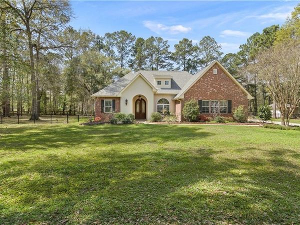 10 PLANTATION Lane , Covington, LA 70433