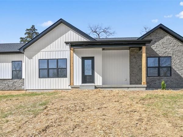 220 Echo Lake Circle, Byrnes Mill, MO 63025