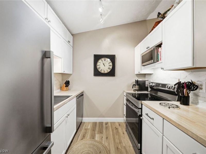 35375 Greenwich Avenue, North Ridgeville, OH 44039 Photo 4