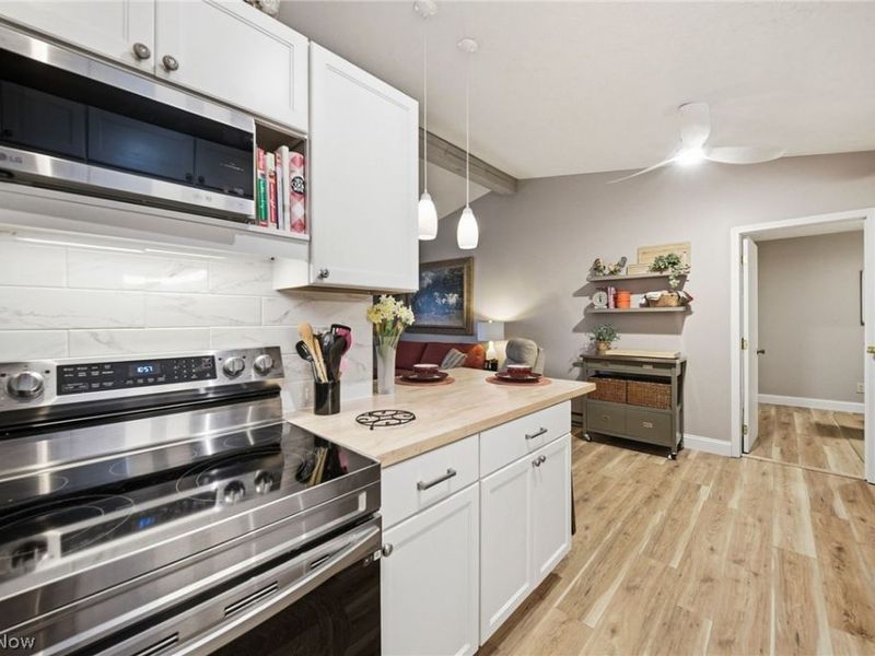 35375 Greenwich Avenue, North Ridgeville, OH 44039 Photo 5