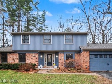 2818 Lunar Court, Orion Twp, MI 48360