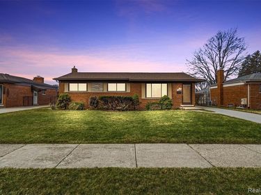 27323 Crestwood Drive, Warren, MI 48088