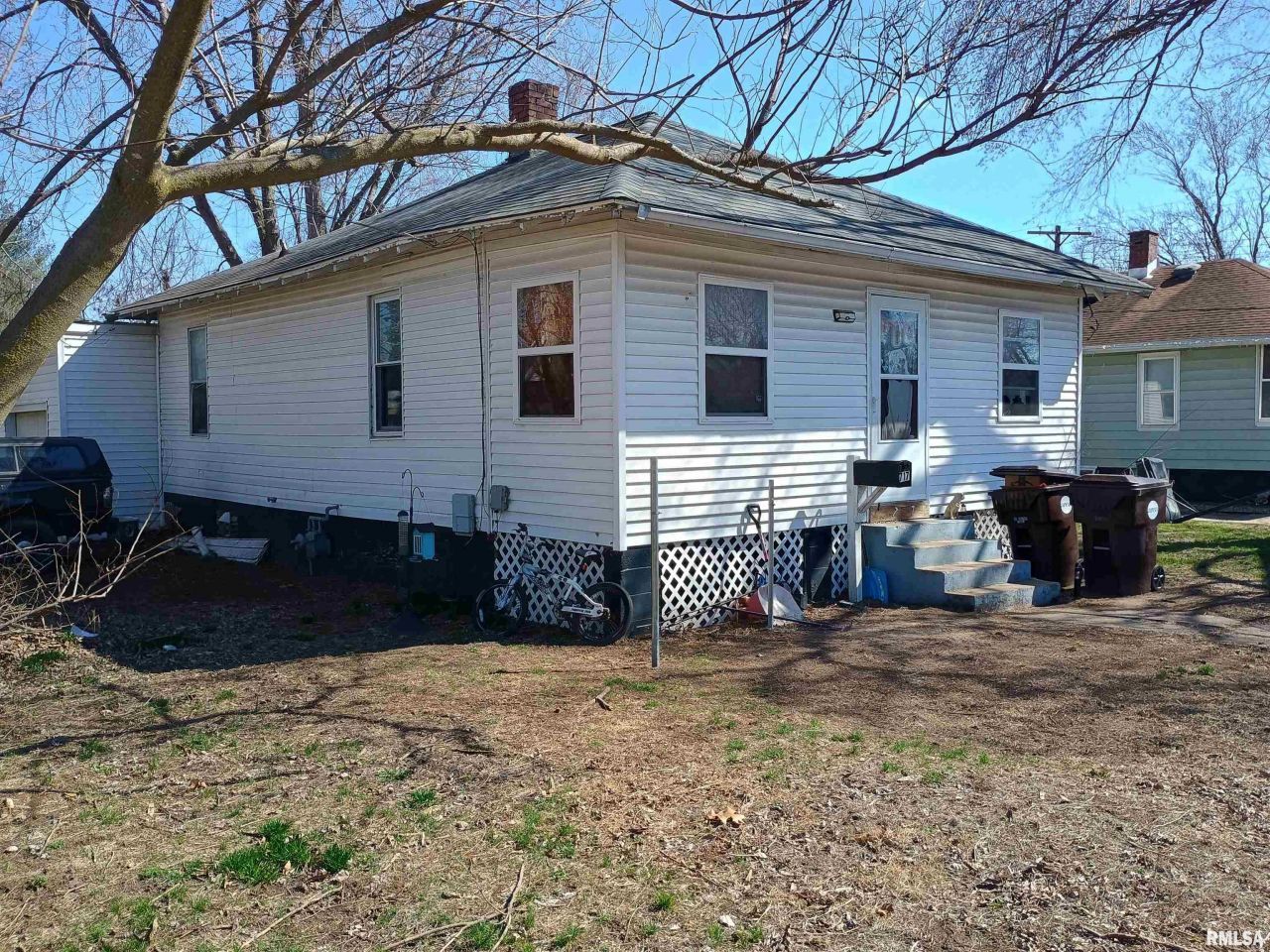 717 Railroad Street, Beardstown, IL 62618 Main Photo