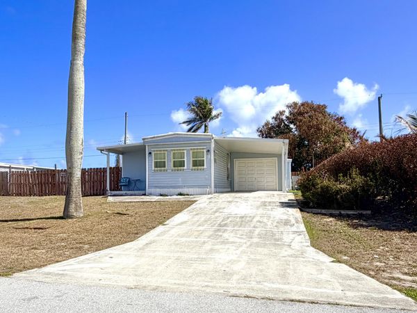 8457 SE Swan Avenue, Hobe Sound, FL 33455