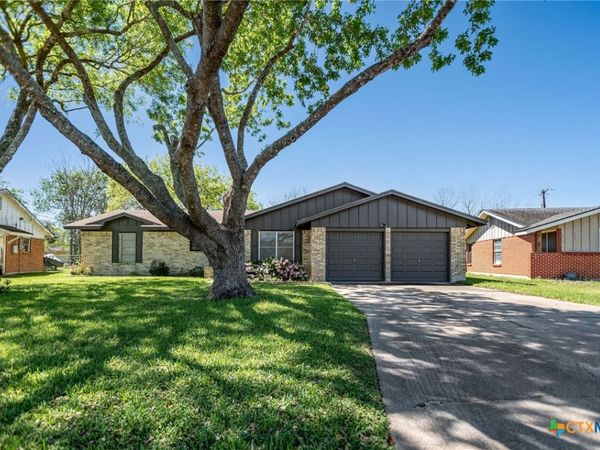 525 Travis Street, Port Lavaca, TX 77979