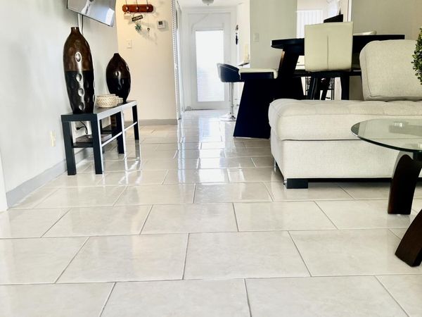 9261 Sunrise Lakes Boulevard, Sunrise, FL 33322