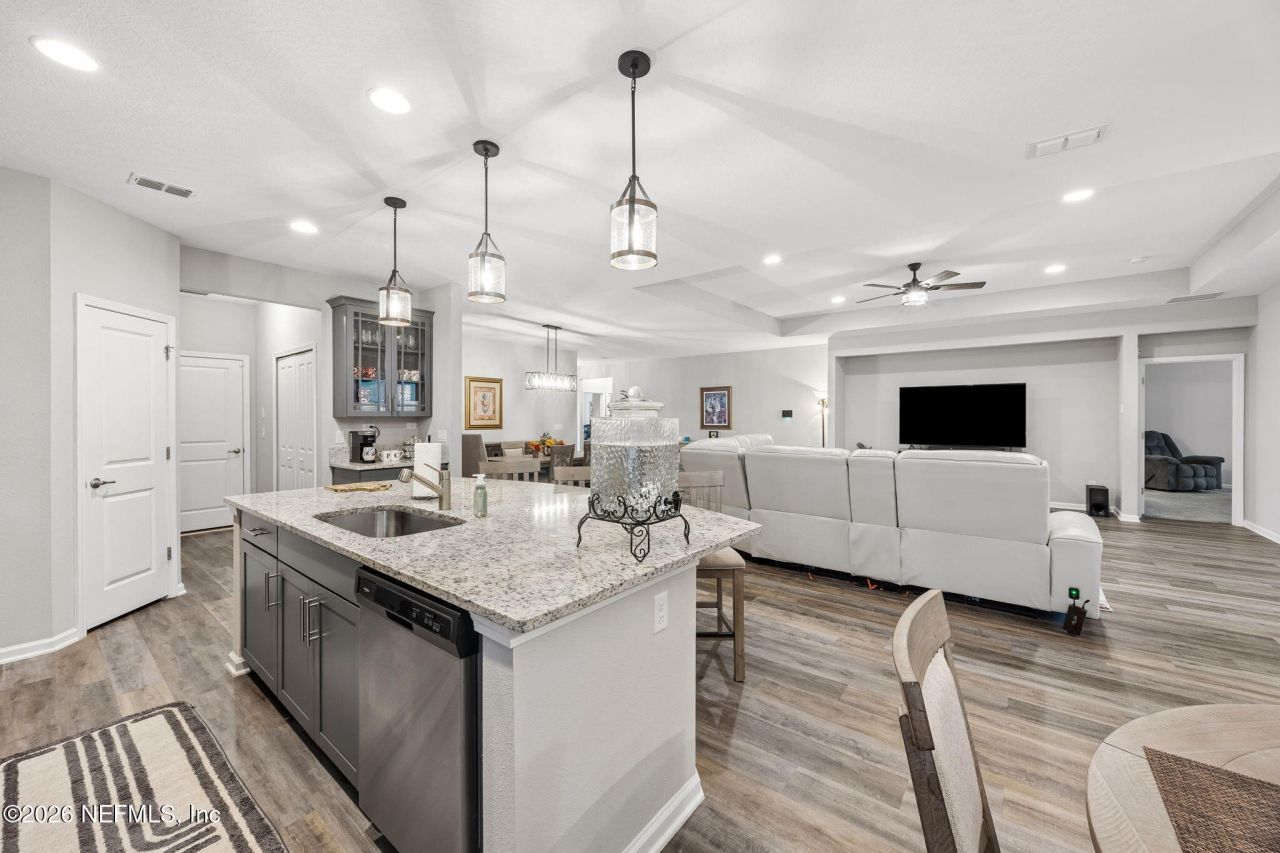 692 Sycamore Way, Orange Park, FL 32073 Photo