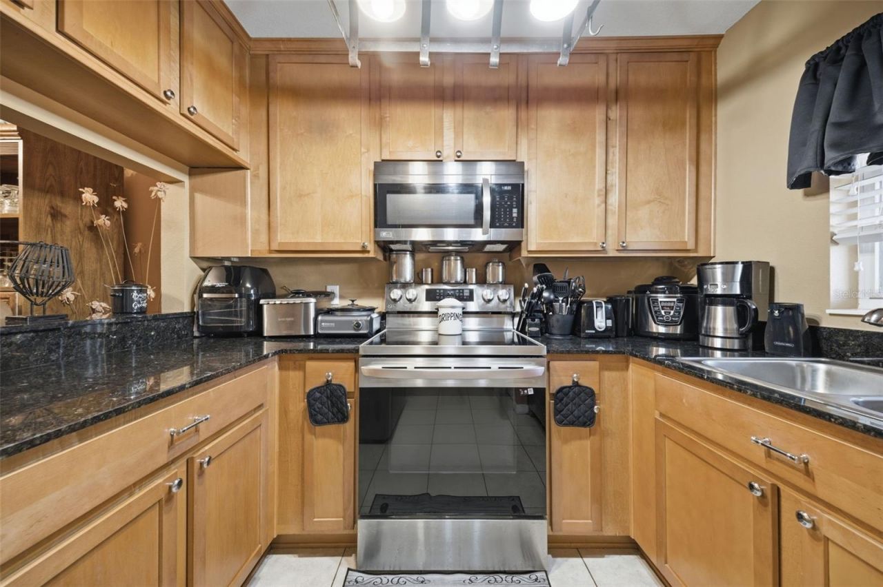 192 Coquina Bay Drive, Saint Petersburg, FL 33705 Photo