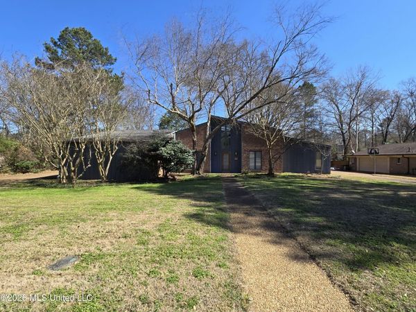5422 River Thames Road, Jackson, MS 39211