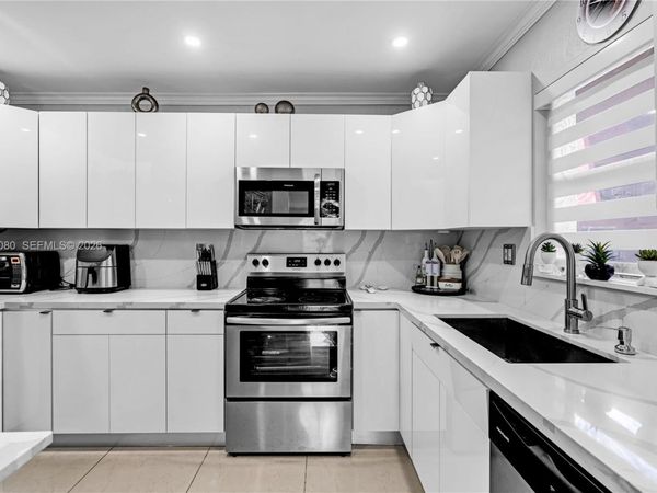 13715 Kendale Lakes Cir , Unit A-304, Miami, FL 33183