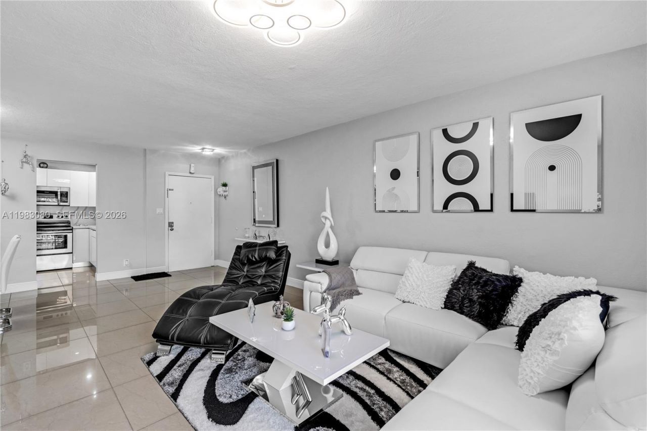 13715 Kendale Lakes Cir , Unit A-304, Miami, FL 33183 Photo