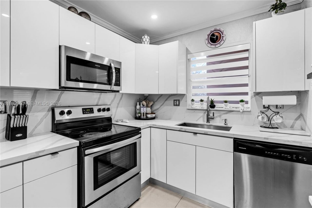 13715 Kendale Lakes Cir , Unit A-304, Miami, FL 33183 Photo