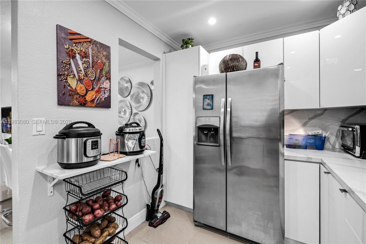 13715 Kendale Lakes Cir , Unit A-304, Miami, FL 33183 Photo