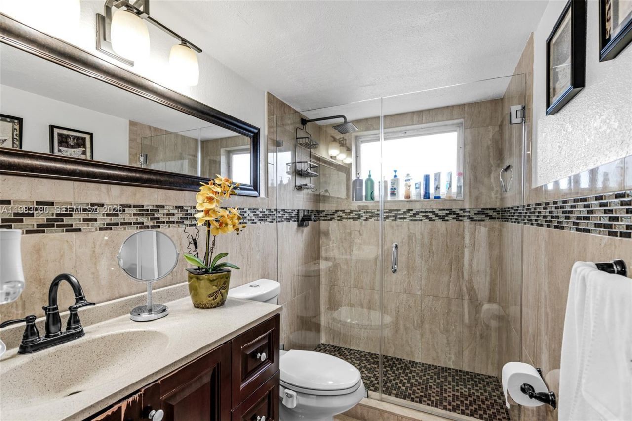 13715 Kendale Lakes Cir , Unit A-304, Miami, FL 33183 Photo