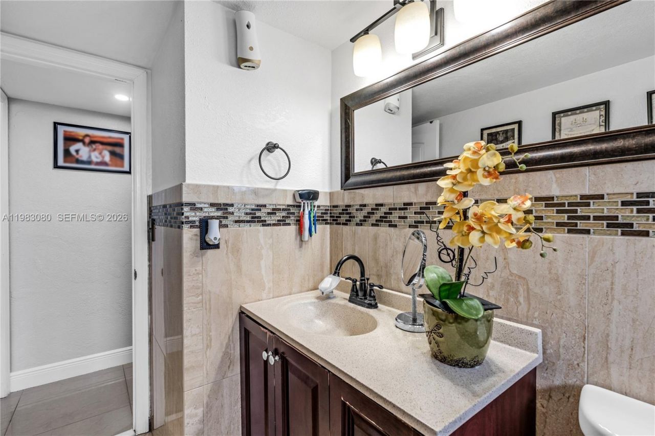 13715 Kendale Lakes Cir , Unit A-304, Miami, FL 33183 Photo