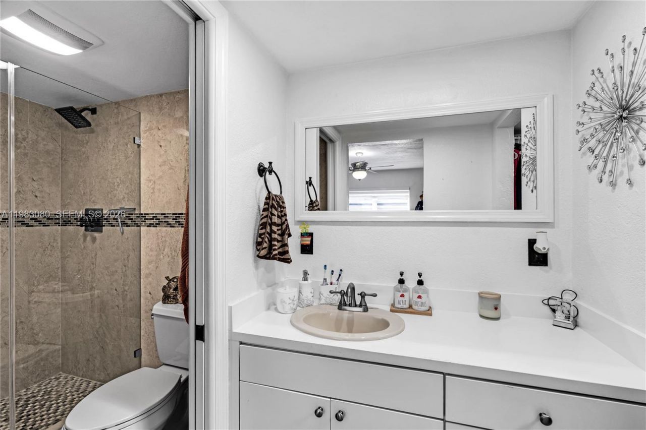 13715 Kendale Lakes Cir , Unit A-304, Miami, FL 33183 Photo