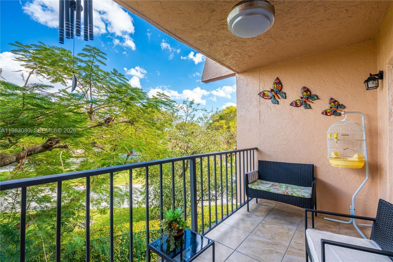 13715 Kendale Lakes Cir , Unit A-304, Miami, FL 33183 Photo