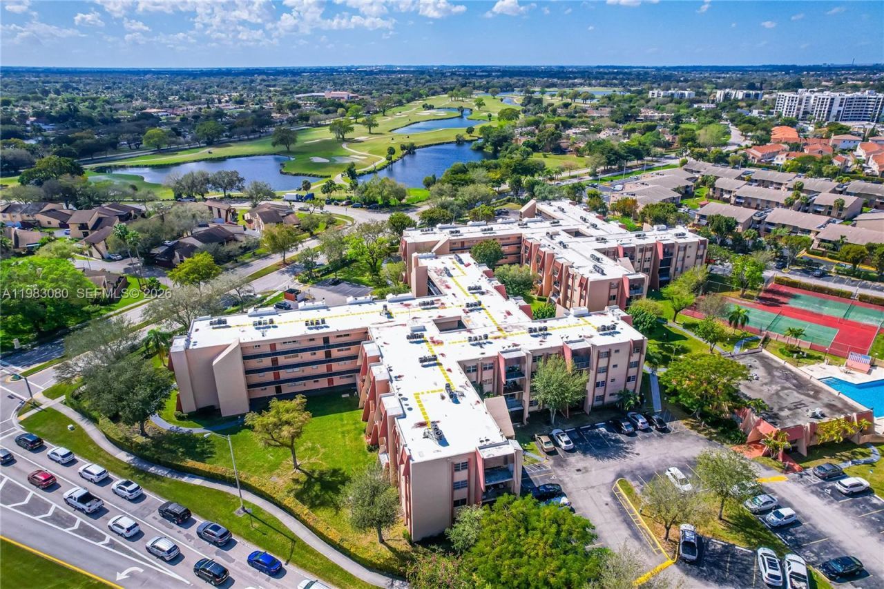 13715 Kendale Lakes Cir , Unit A-304, Miami, FL 33183 Photo