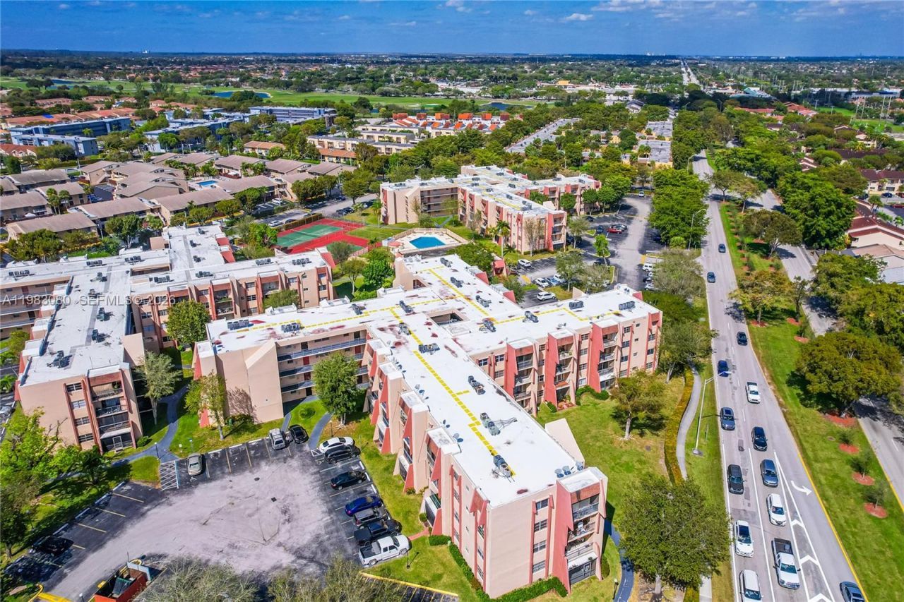 13715 Kendale Lakes Cir , Unit A-304, Miami, FL 33183 Photo