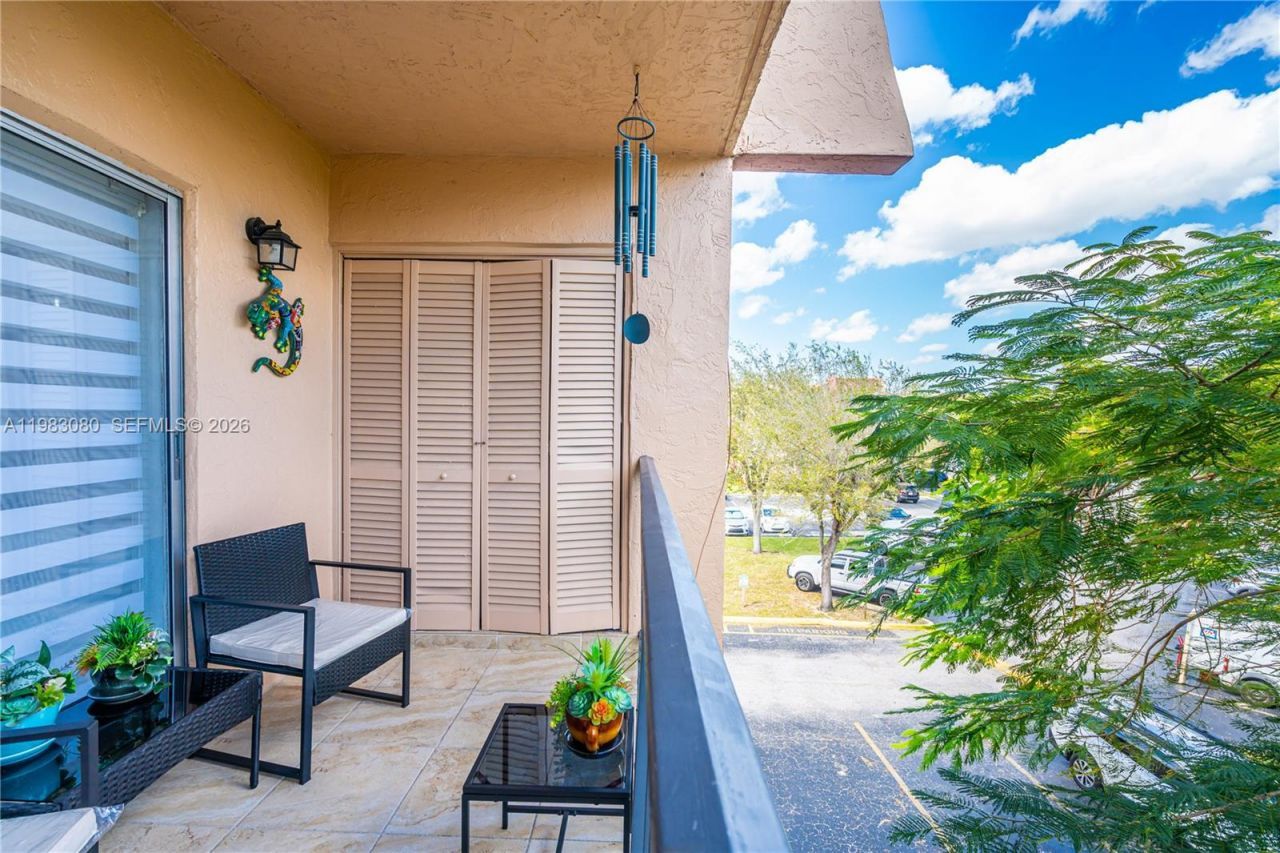 13715 Kendale Lakes Cir , Unit A-304, Miami, FL 33183 Photo