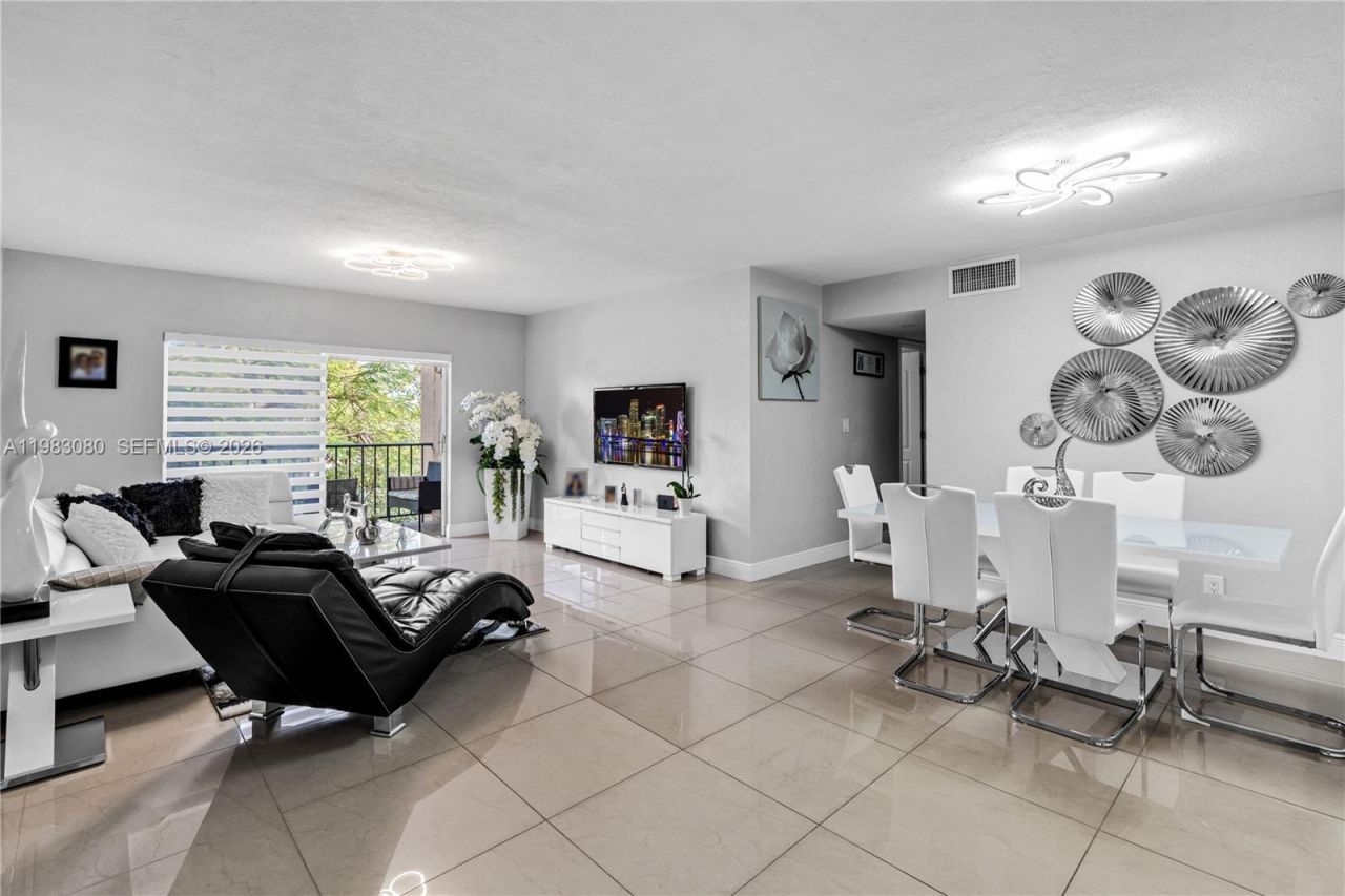 13715 Kendale Lakes Cir , Unit A-304, Miami, FL 33183 Photo