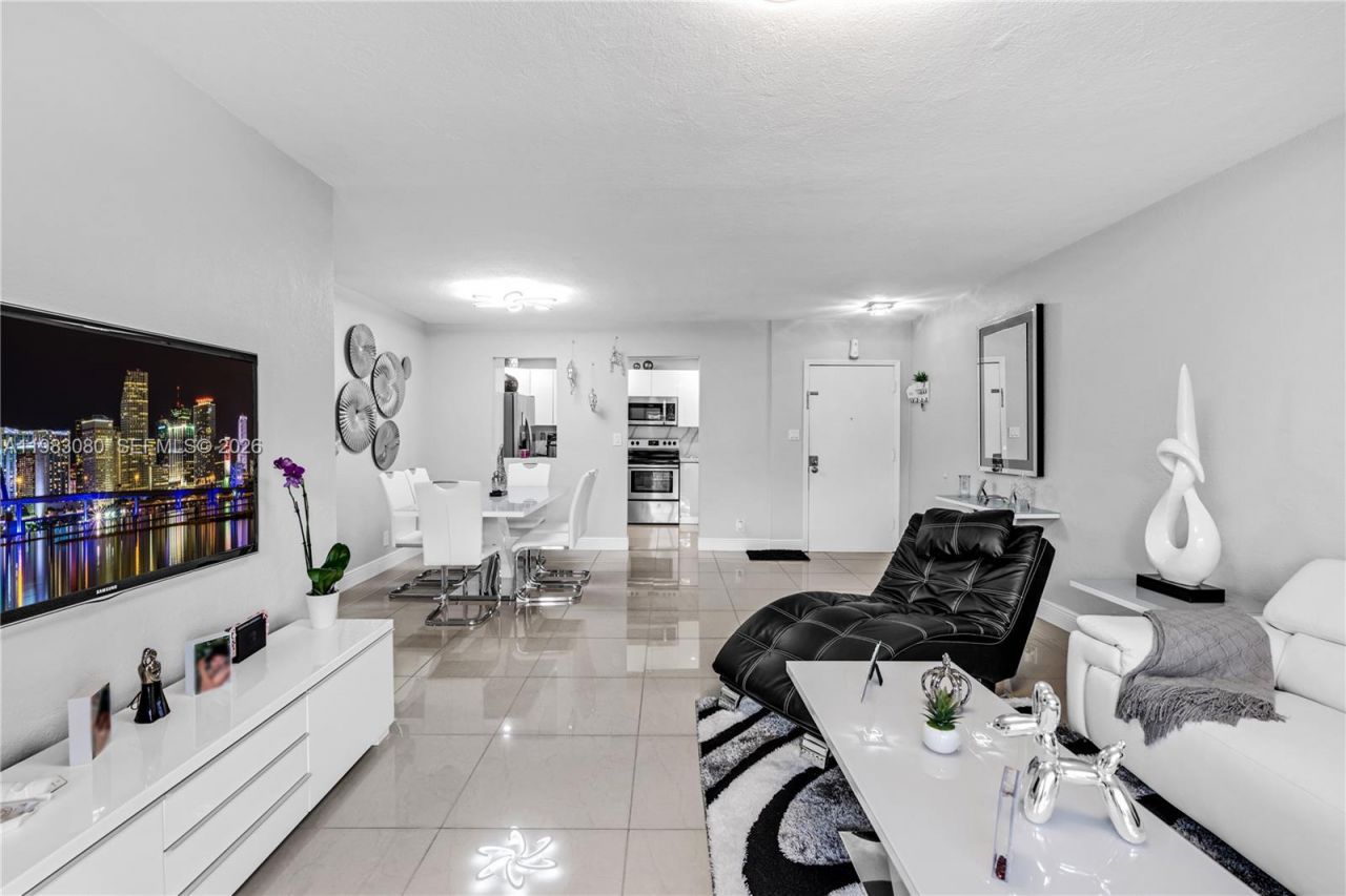 13715 Kendale Lakes Cir , Unit A-304, Miami, FL 33183 Photo