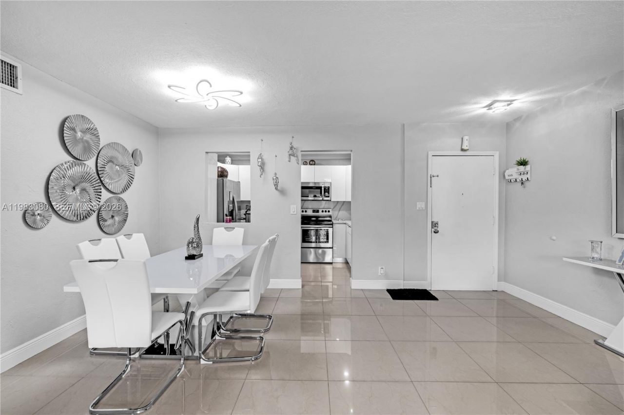 13715 Kendale Lakes Cir , Unit A-304, Miami, FL 33183 Photo