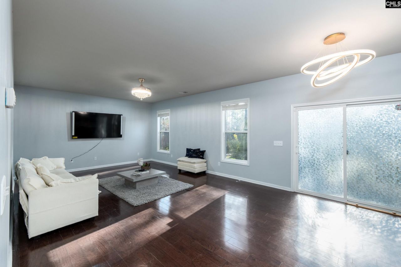 408 Edenhall Drive  Photo 11