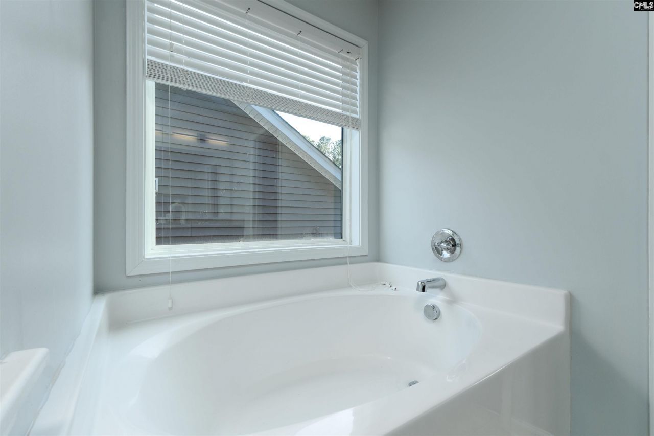 408 Edenhall Drive  Photo 23