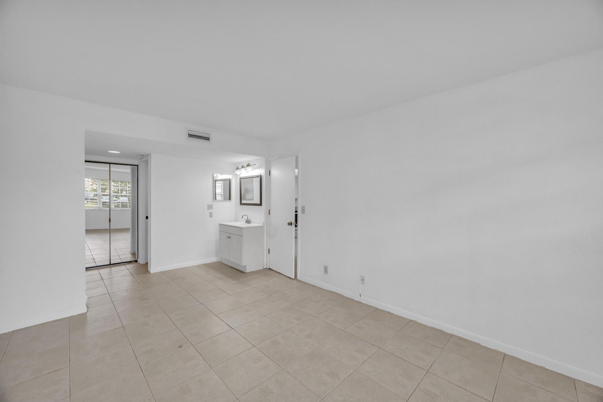 1552 SE Royal Green Circle, Unit O-103, Port Saint Lucie, FL 34952 Photo