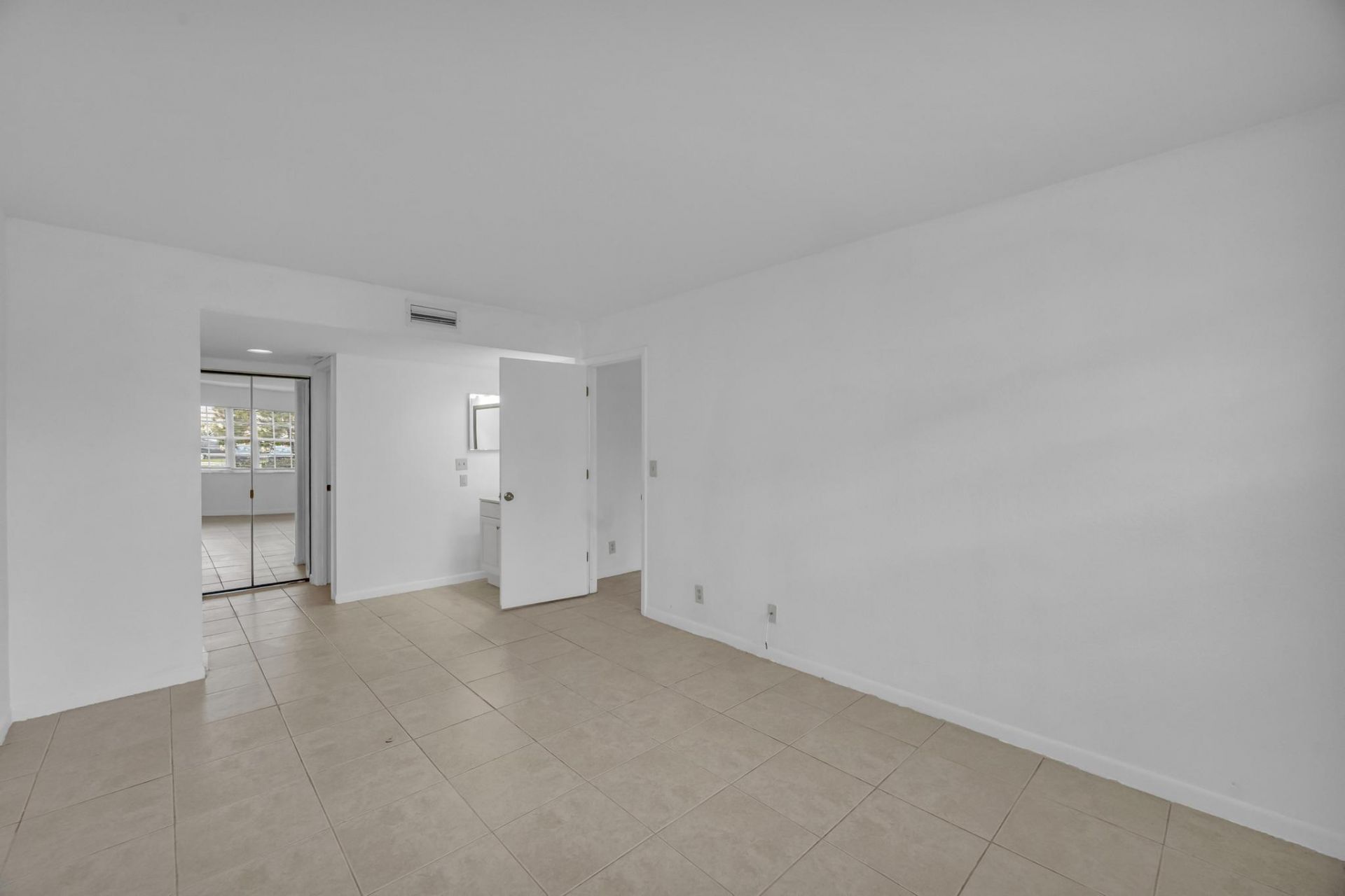 1552 SE Royal Green Circle, Unit O-103, Port Saint Lucie, FL 34952 Photo