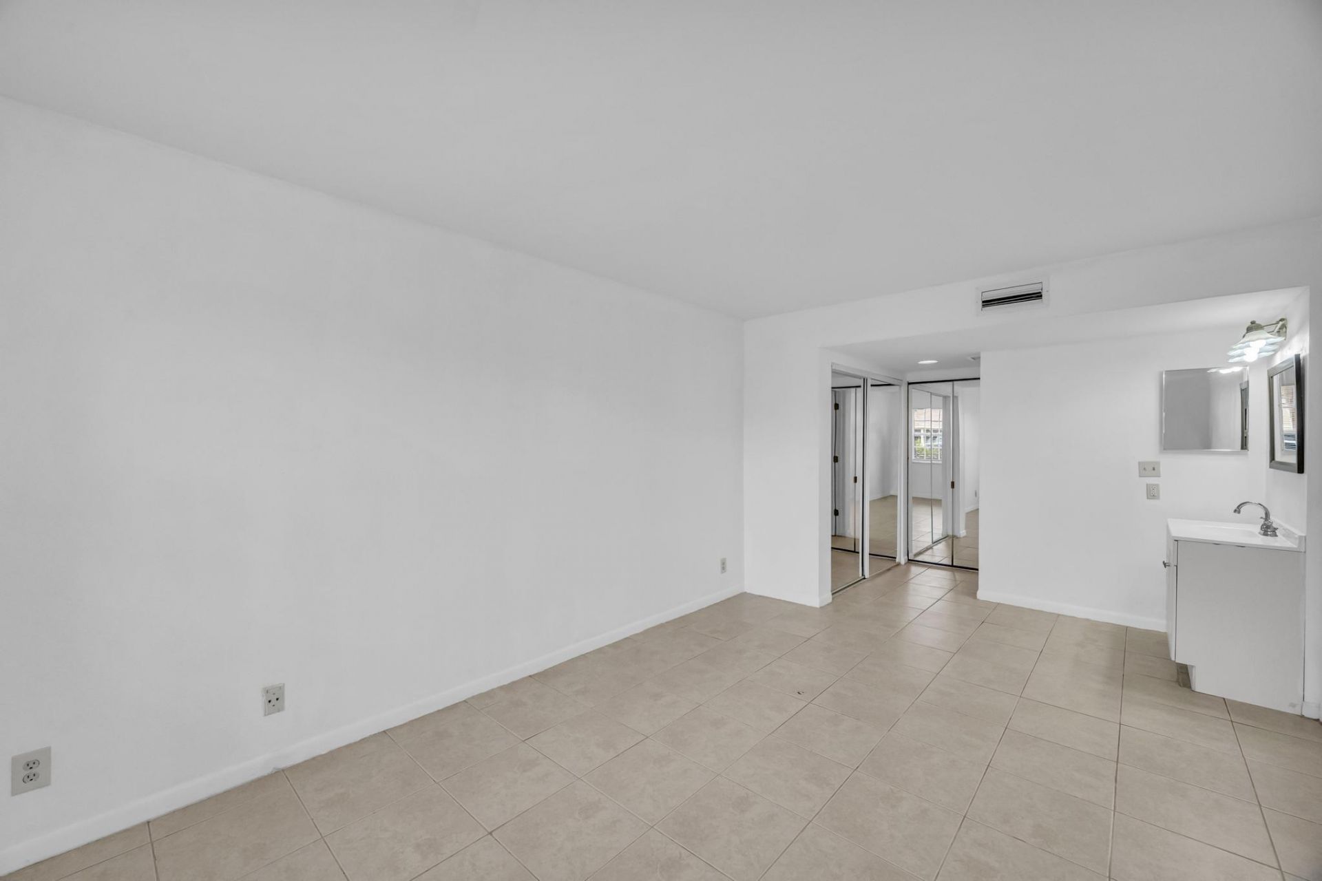 1552 SE Royal Green Circle, Unit O-103, Port Saint Lucie, FL 34952 Photo