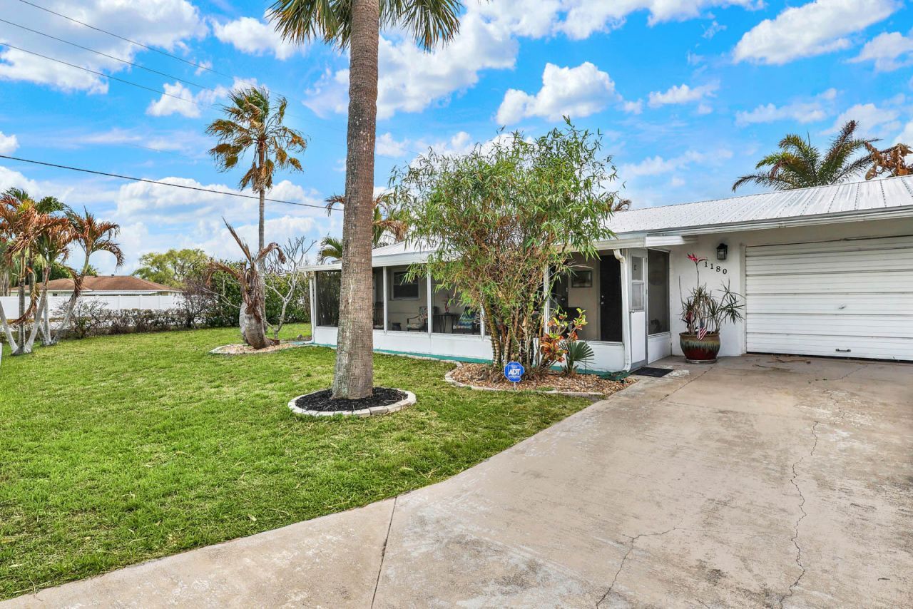 1180 NE Crescent Street, Jensen Beach, FL 34957 Photo