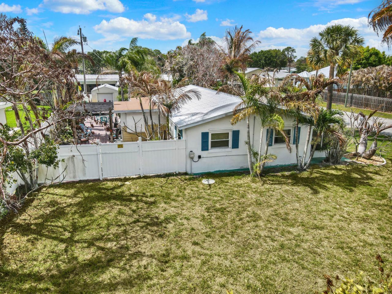 1180 NE Crescent Street, Jensen Beach, FL 34957 Photo