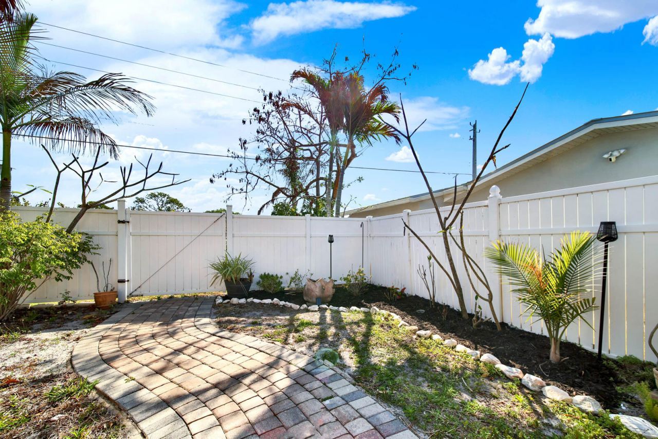 1180 NE Crescent Street, Jensen Beach, FL 34957 Photo