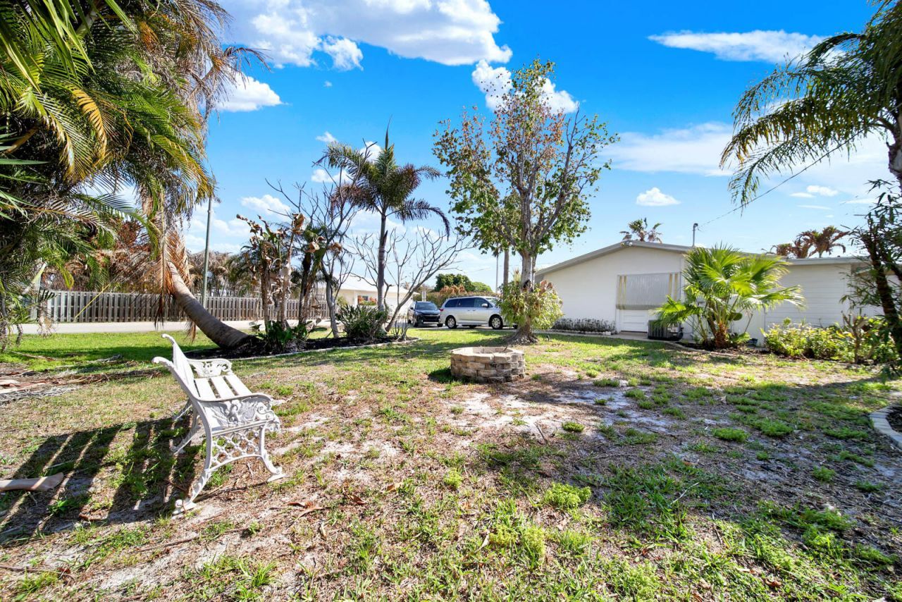1180 NE Crescent Street, Jensen Beach, FL 34957 Photo