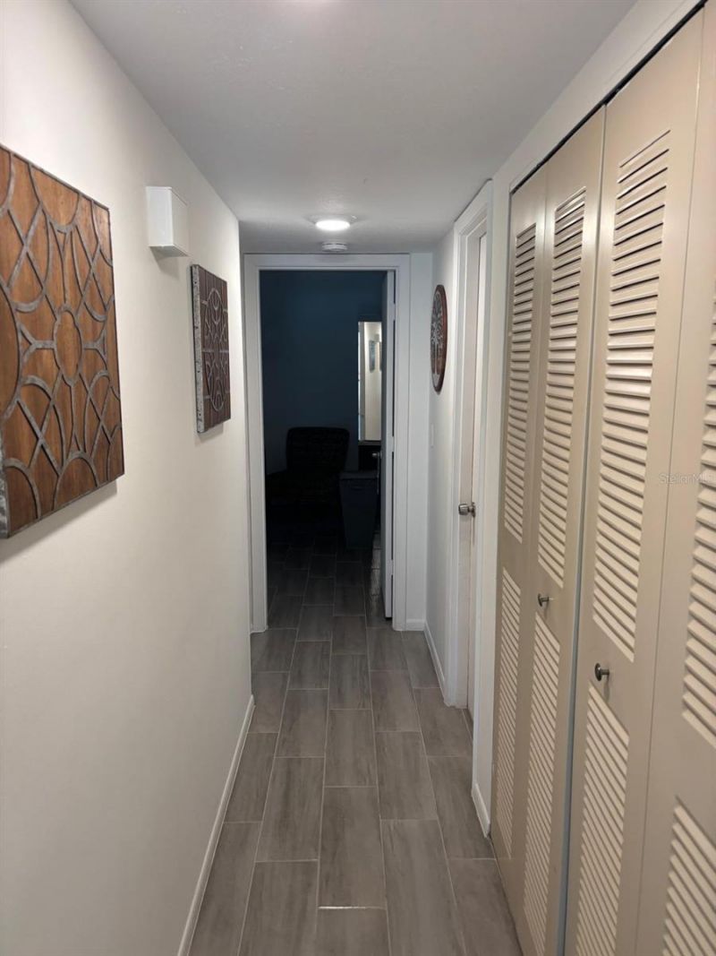 5689 Gardens Drive , Sarasota, FL 34243 Photo