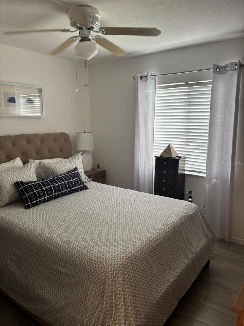 5689 Gardens Drive , Sarasota, FL 34243 Photo