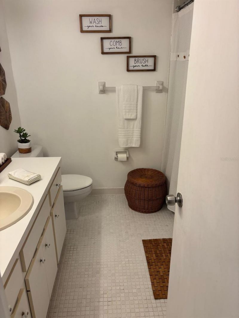 5689 Gardens Drive , Sarasota, FL 34243 Photo