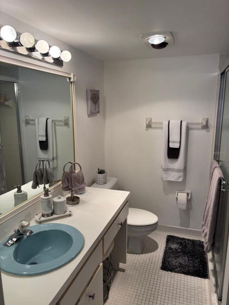 5689 Gardens Drive , Sarasota, FL 34243 Photo