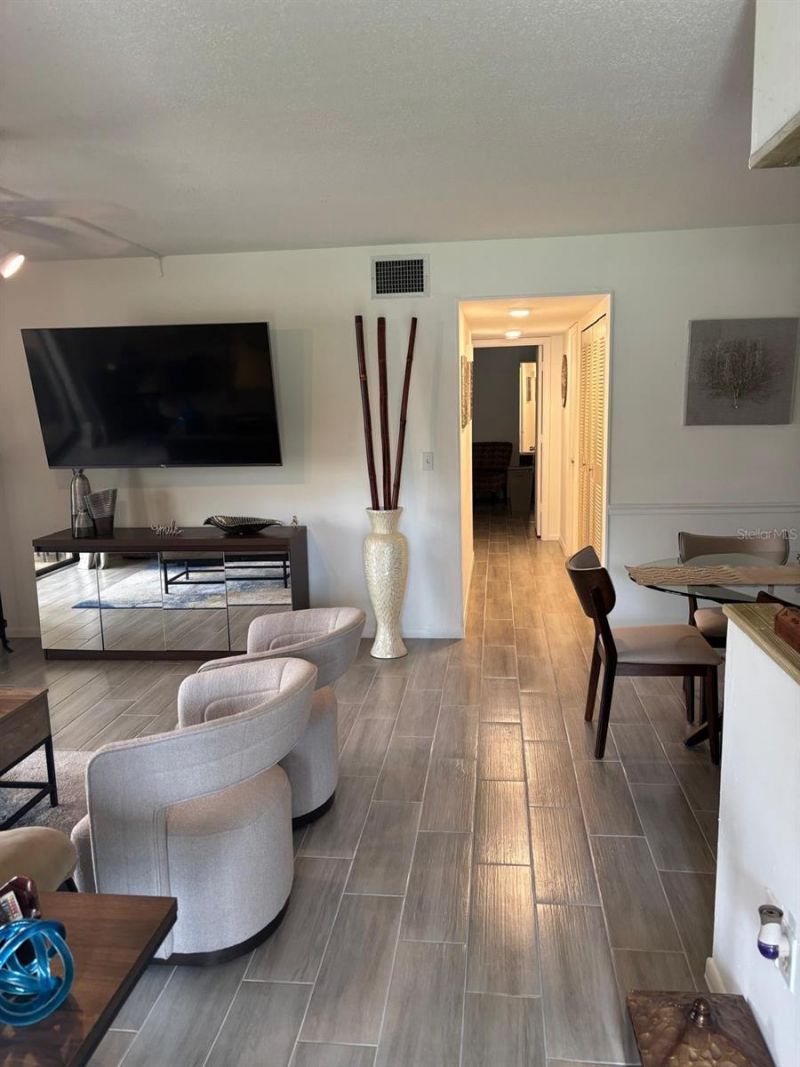 5689 Gardens Drive , Sarasota, FL 34243 Photo