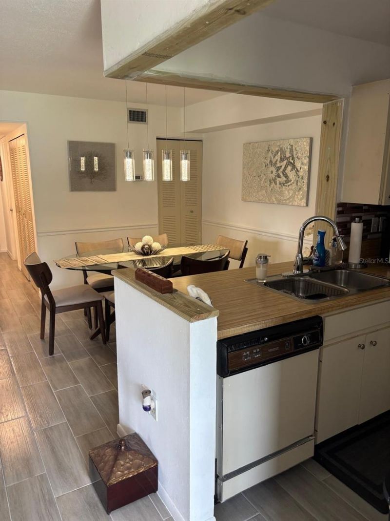 5689 Gardens Drive , Sarasota, FL 34243 Photo