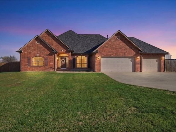 2205 NE 18th Avenue, Moore, OK 73160