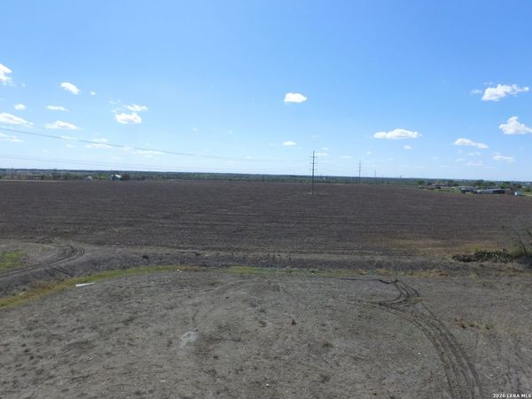 203 Farmhouse, Marion, TX 78124
