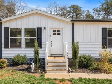 235 SHORES RD, Palmyra, VA 22963