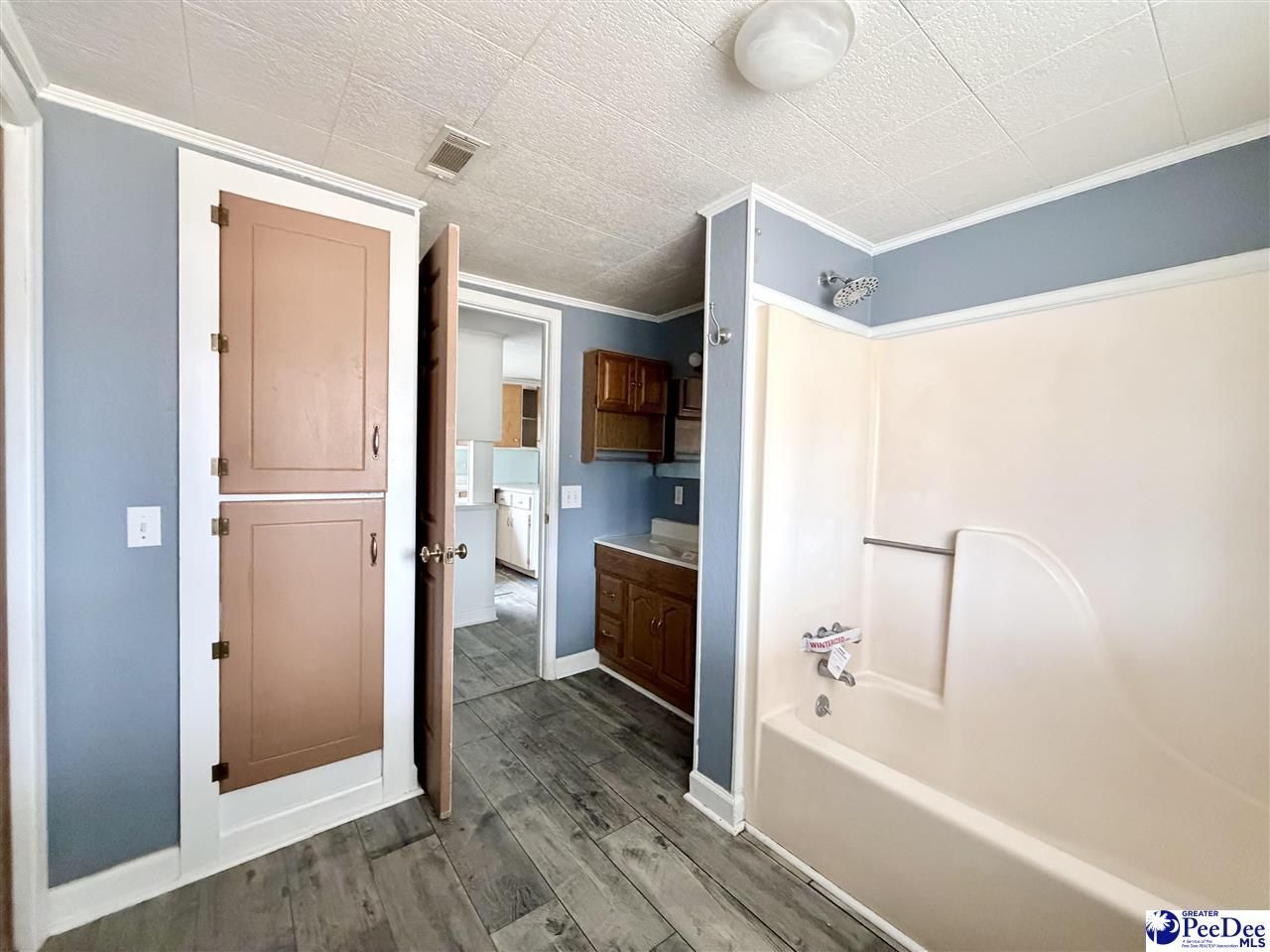 405 E 1st Avenue Photo 15