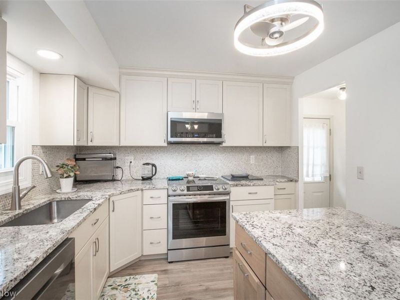 6924 Day Drive , Parma, OH 44129 Photo 11