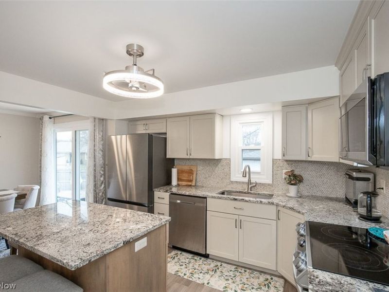 6924 Day Drive , Parma, OH 44129 Photo 14