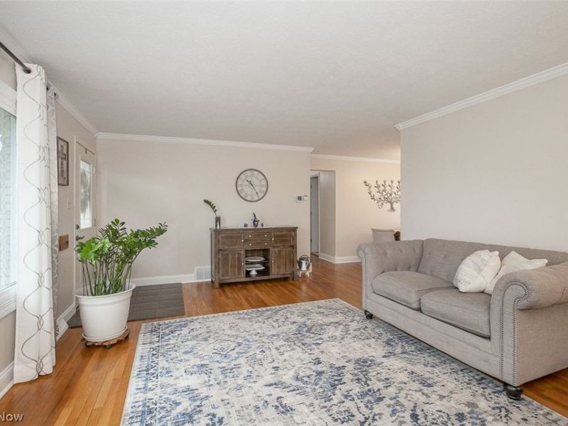 6924 Day Drive , Parma, OH 44129 Photo 4